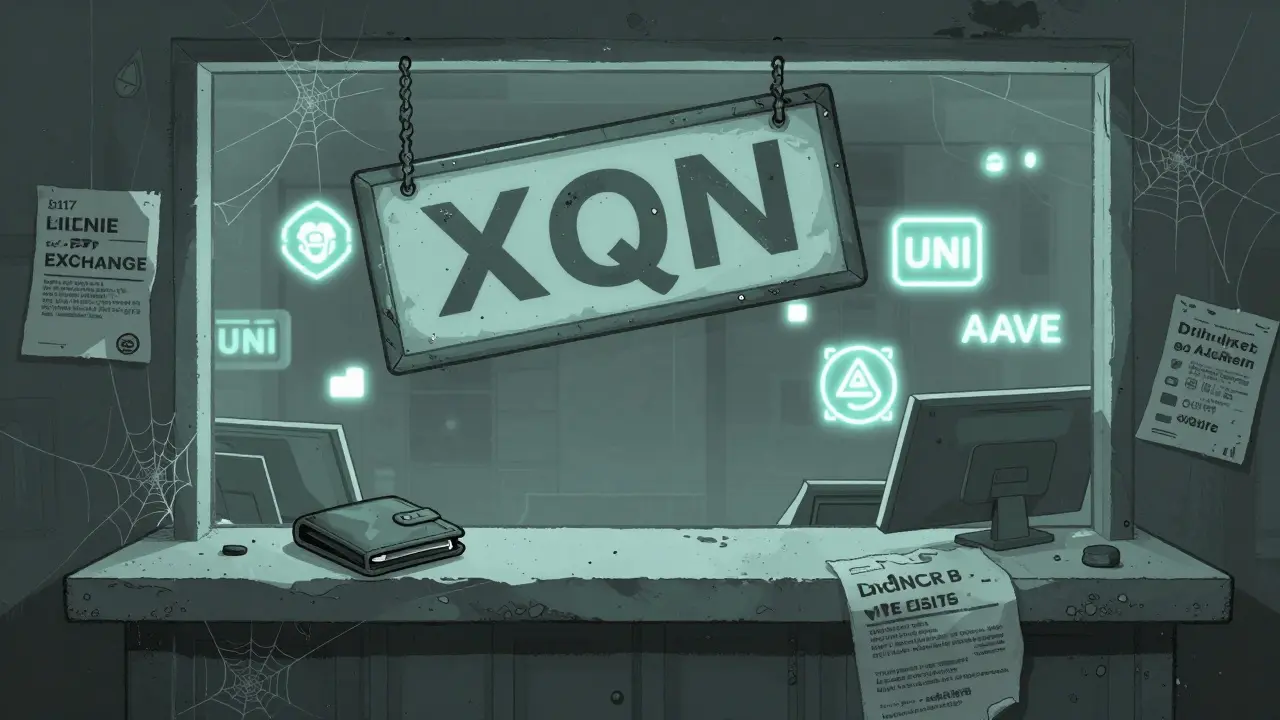 Una estación de intercambio abandonada con un letrero de XQN y una billetera olvidada.